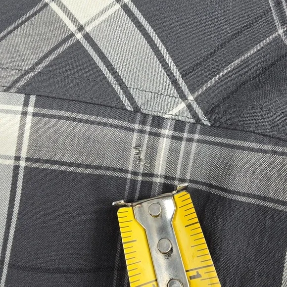 Icebreaker Merino Plaid Button Up Shirt Mens Small Long‎ Sleeve Pocket * holes - Picture 8 of 13